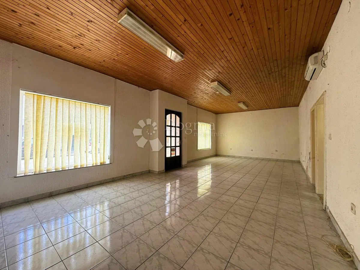 Kereskedelmi Centar, Čakovec, 70m2