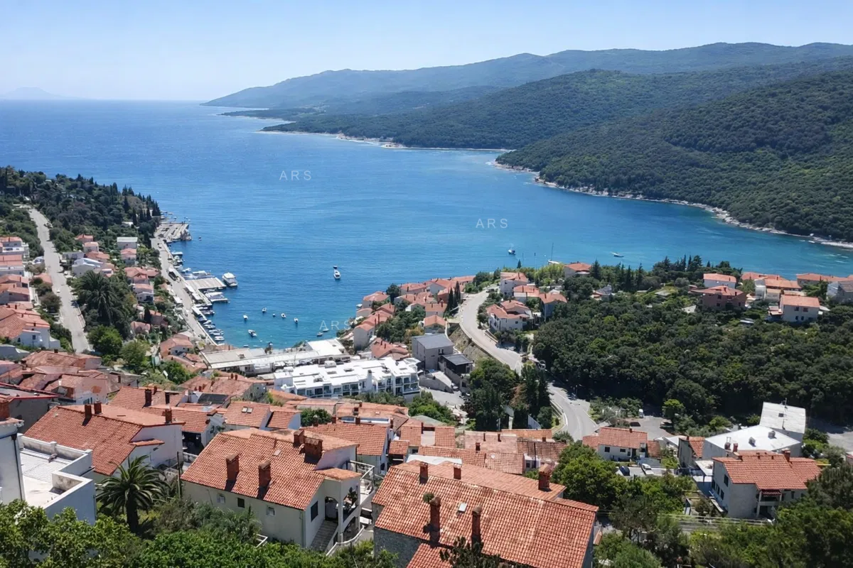 EKSKLUZIVNA KUĆA NA 3 ETAŽE I IMPRESIVNIM POGLEDOM NA MORE