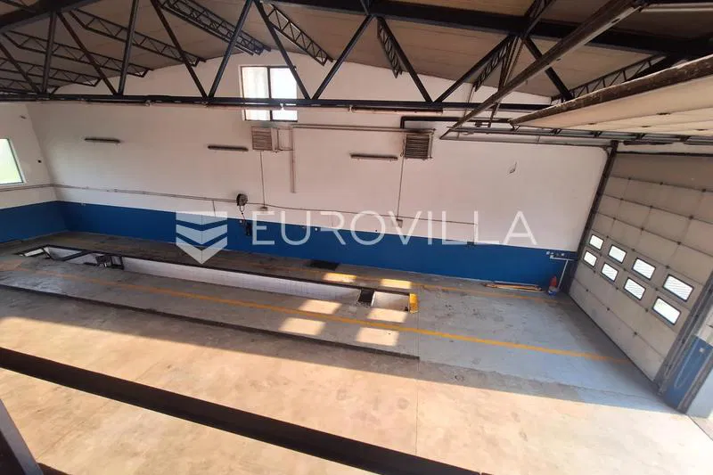 Karlovac, Turanj, proizvodna hala, opremljen autoservis skladište 500 m², odlična lokacija