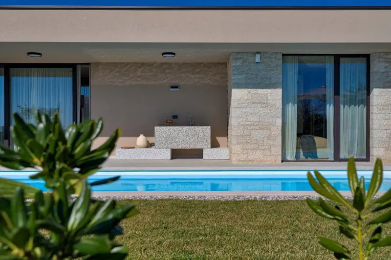 Villa di design al piano terra con piscina e dotazioni di alta gamma – 3