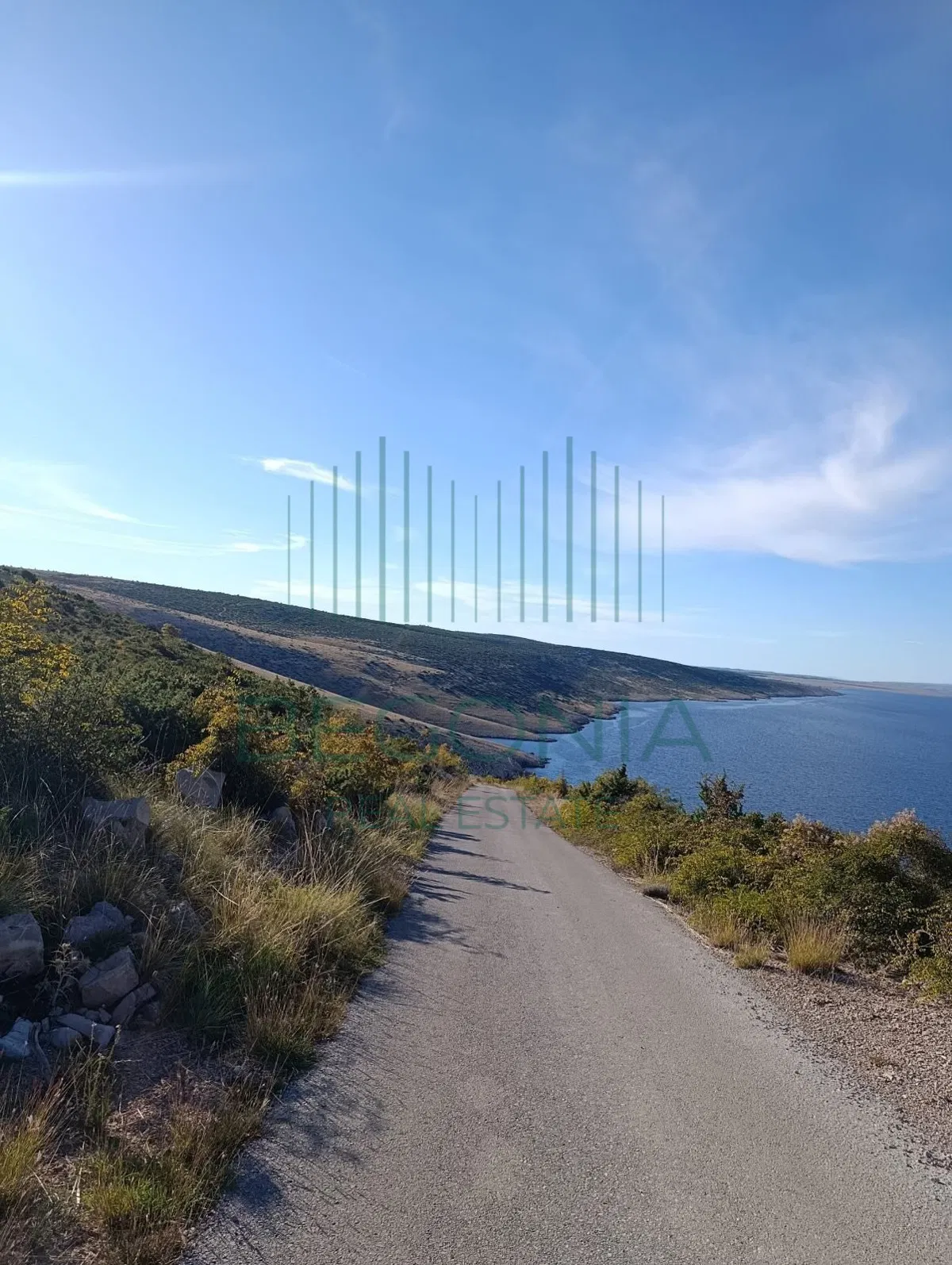 Građevinsko zemljište na mirnoj lokaciji. SLIVNICA, ZADAR.