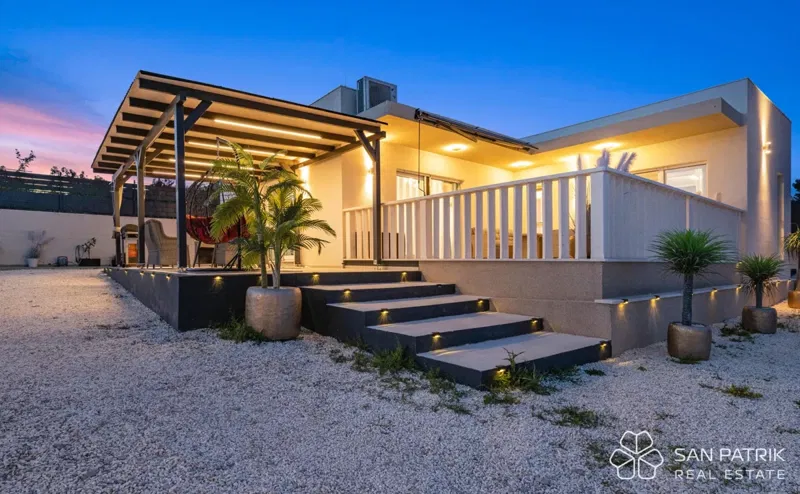 Moderne Erdgeschosswohnung (142 m²) mit großem Garten, 5 Minuten von Šibenik entfernt – 2