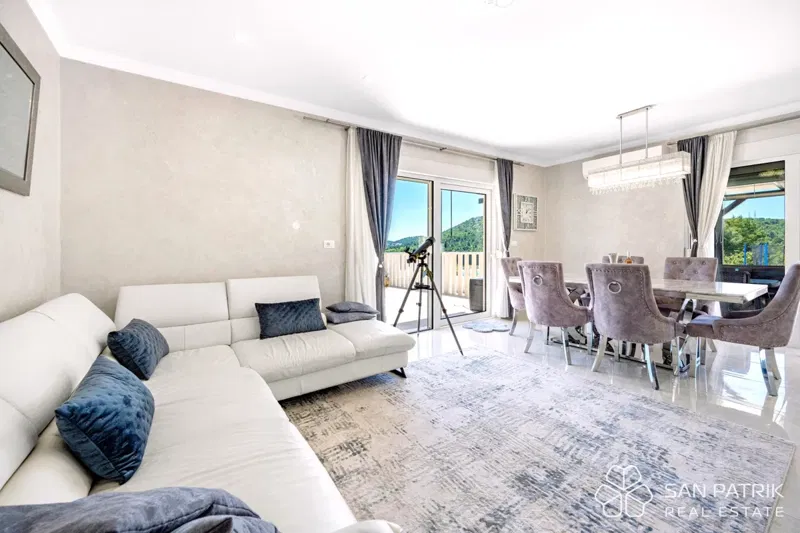 Moderne Erdgeschosswohnung (142 m²) mit großem Garten, 5 Minuten von Šibenik entfernt – 3