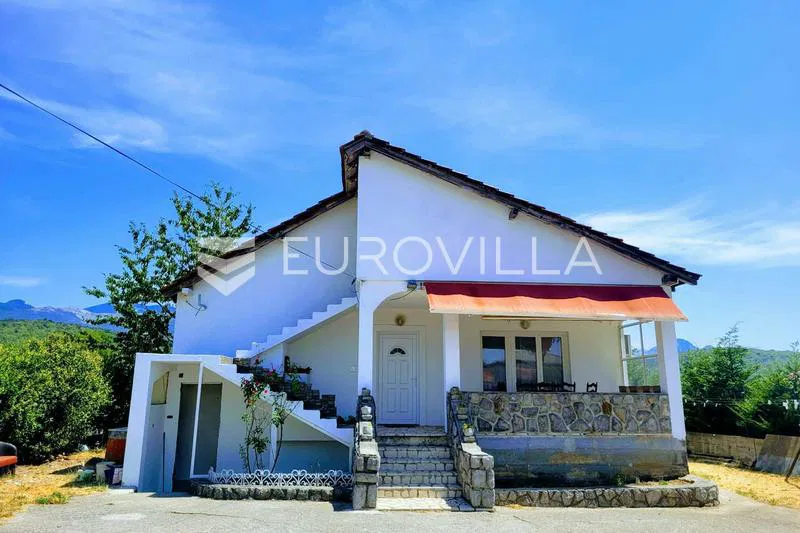Grobnik, Dražice, samostojeća kuća na terenu od 1500 m²