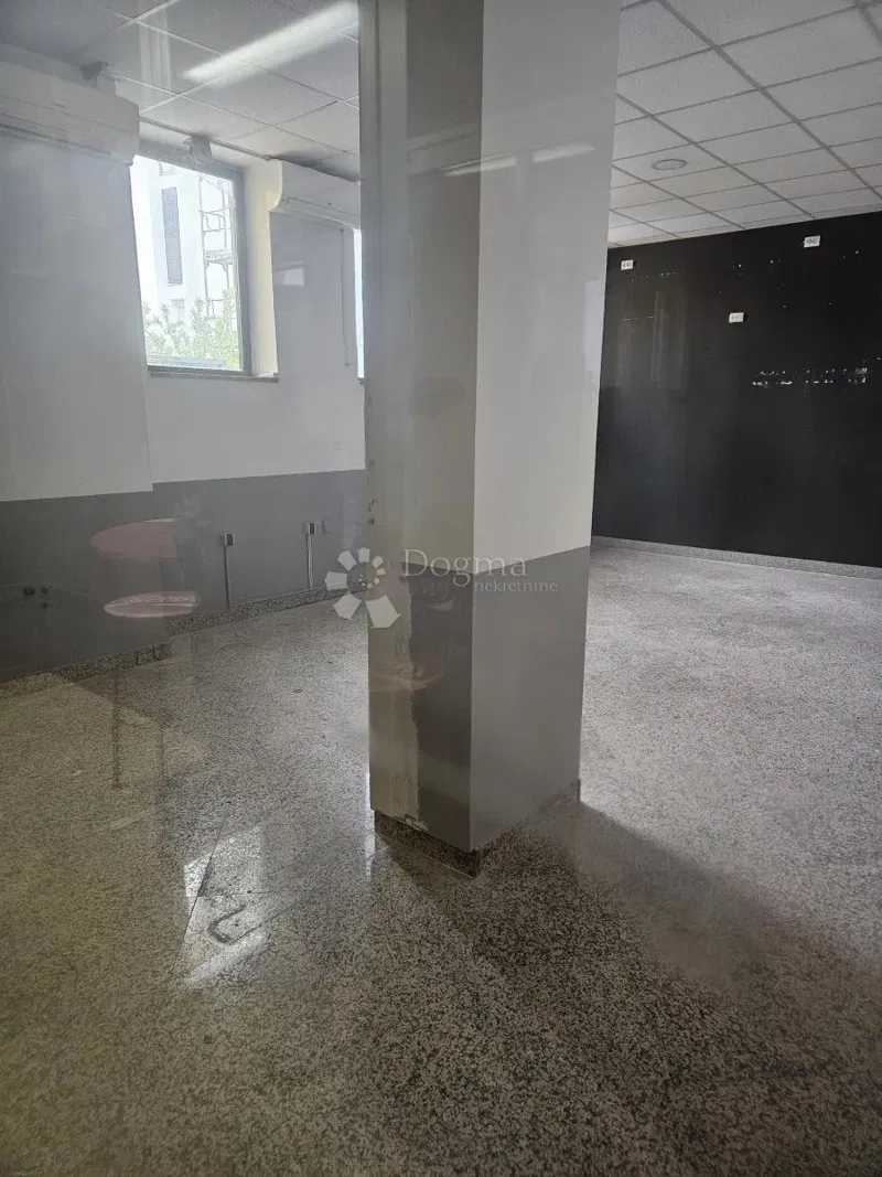 Business premise Turnić, Rijeka, 33m2 – 2