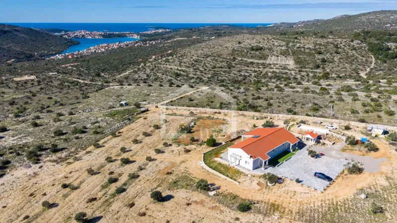 VAŠA PRIVATNA MEDITERANSKA OAZA S JEDINSTVENIM POGLEDOM