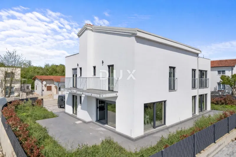 ISTRIA, POREČ - Casa con due unità abitative in periferia – 2