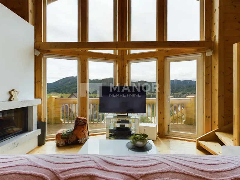 GORSKI KOTAR, MRKOPALJ - Drvena kuća s prekrasnim pogledom, jacuzzi, prostrana okućnica, garaža, 150 m2