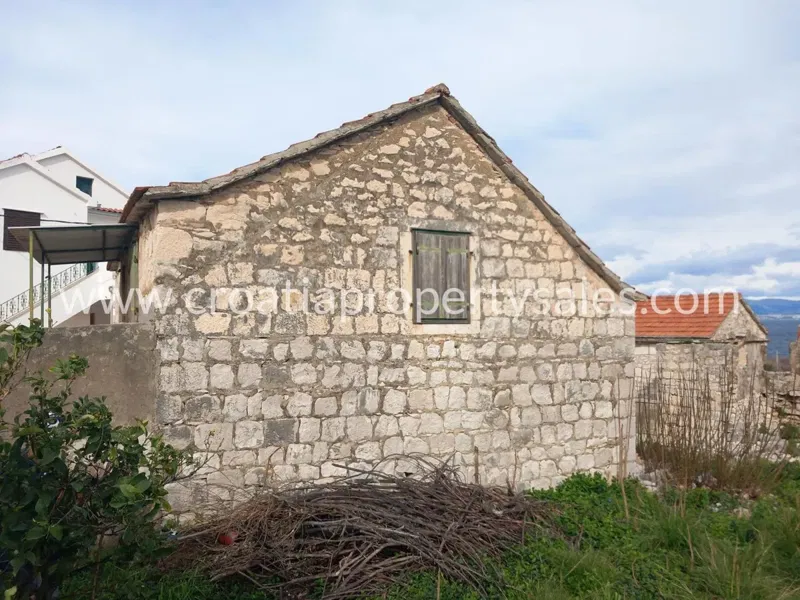 Brac, old stone house for sale, 290.000 € – 2