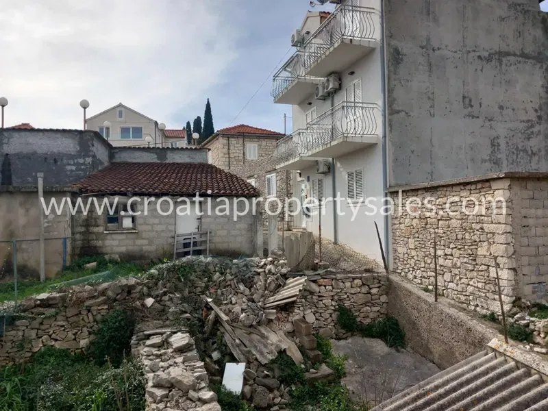 Brac, old stone house for sale, 290.000 € – 3