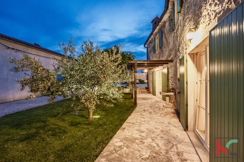 ISTRA, KRNICA – MODERN VILLA WITH 4 BEDROOMS, HEATED POOL, LANDSCAPED YARD, #FOR SALE – 2