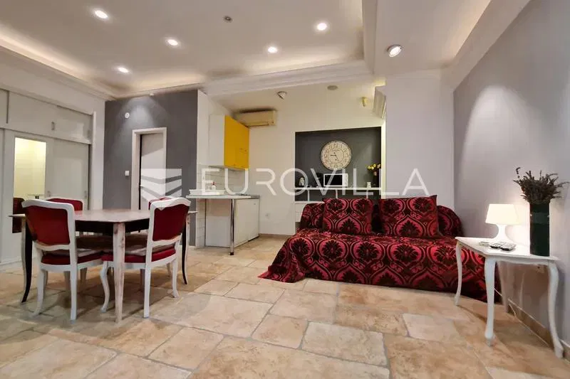 Karlovac, Center, apartment 112.6 m², newly renovated, excellent location