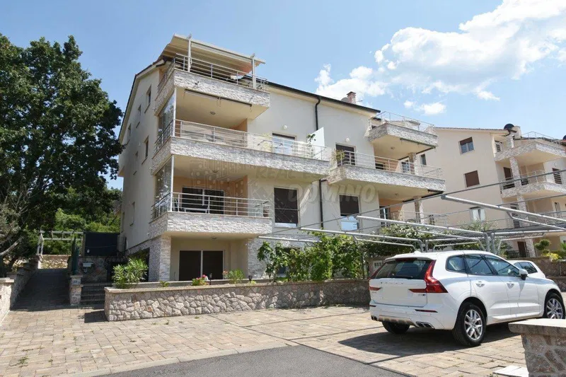 Apartman s prekrasnim pogledom! Njivice! – 3