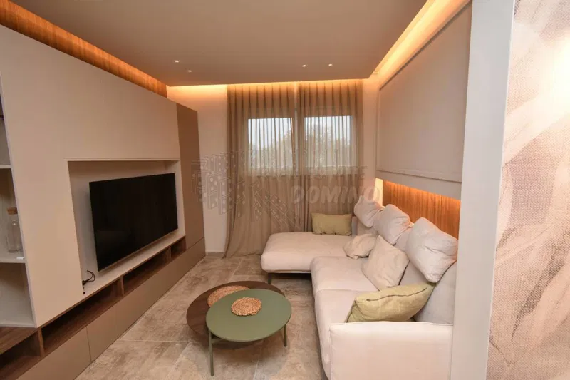 Luksuzni apartman s bazenom na krovnoj terasi! Njivice – 3
