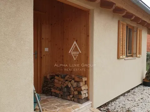 Istria, Poreč: Wooden house with large land – 2