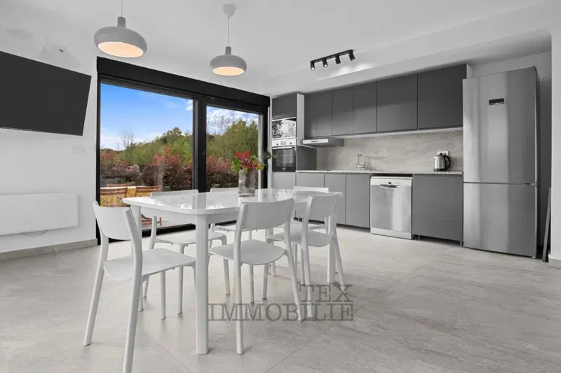 Casa bifamiliare moderna a Parenzo – a 1500m dal mare – 2