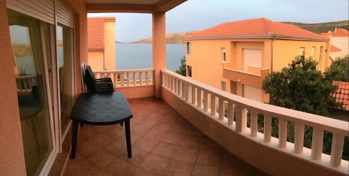 stan u Poljici, 20 metara do plaže.