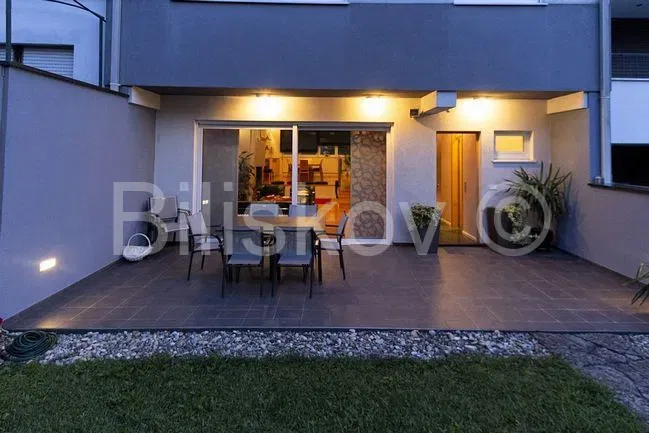 Lašćina – terraced house for sale, net area 343 m², garden 270 m² – 2