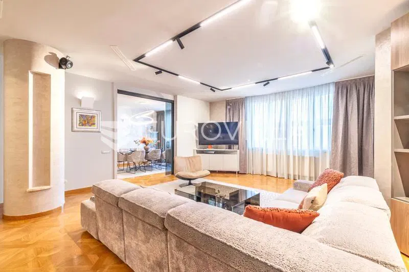 Center, luxury 3-bedroom studio apartment, lift, parking – 2