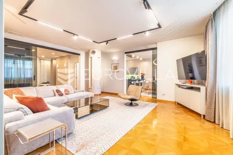 Center, luxury 3-bedroom studio apartment, lift, parking – 3