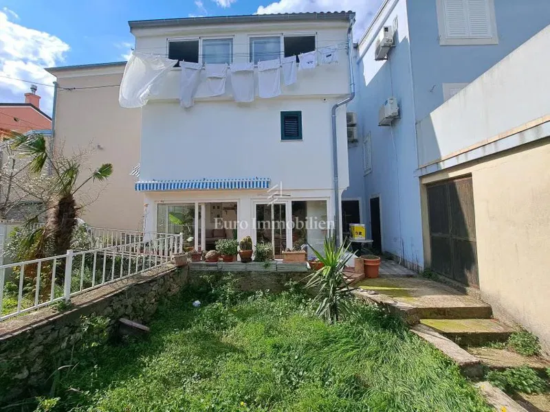 Omišalj - renovated house with a courtyard in the old town – 2