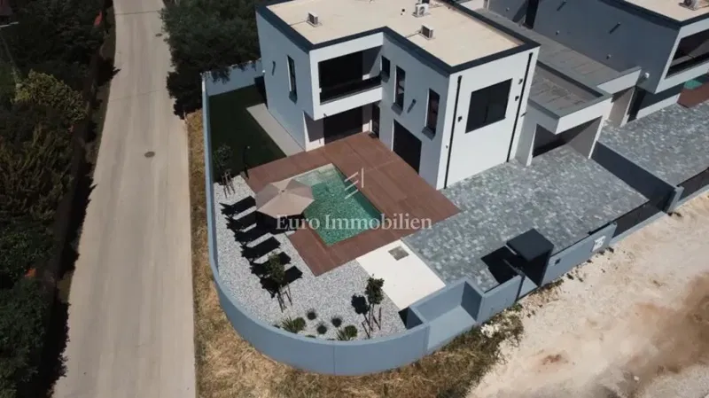 Casa moderna con piscina e garage – Pomer – 2