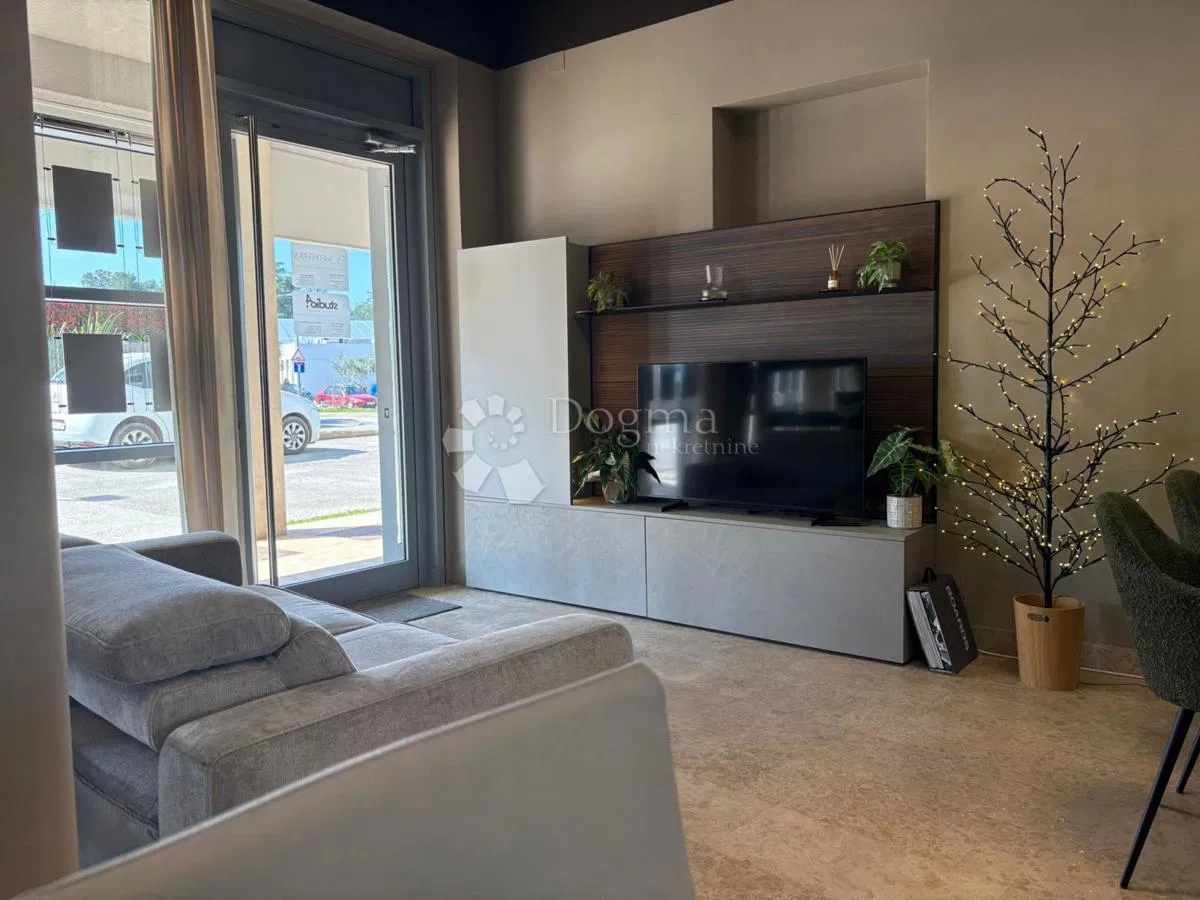 Locale commerciale Novigrad, 129m2