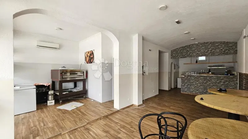 Locale commerciale Poreč, 66m2 – 2