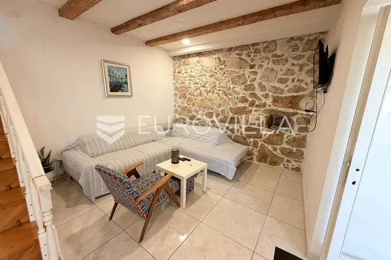 Novi Vinodolski, three-bedroom house, apartment of 85 m² with a terrace, 250 m from the sea. – 2