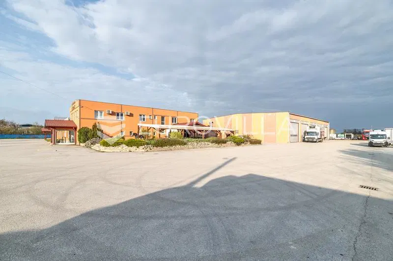Rugvica, poslovni kompleks površine 2.970 m² na zemljištu od 24.545 m²