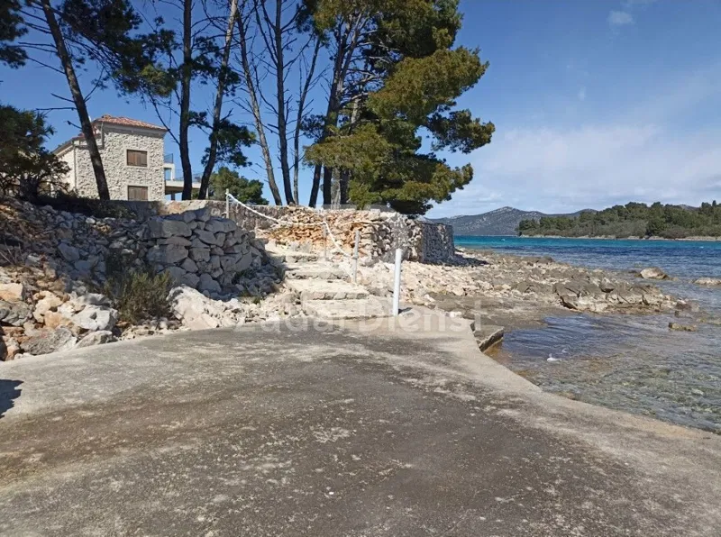 Zemljišče Mali Iž – 2