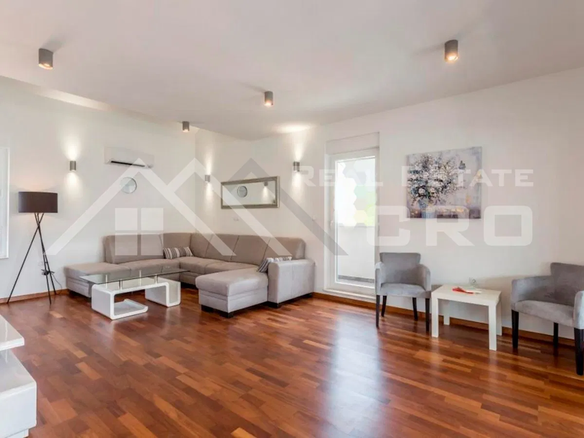 Immobili a Spalato – Appartamento duplex arredato vicino al mare e alla spiaggia, Podstrana, in vendita