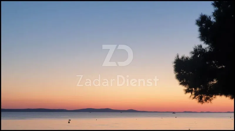 Zemljište od 1800m2, drugi red od mora - Petrčane – 2