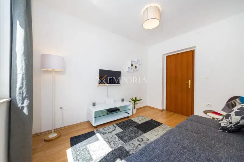 Zadar, 2nd floor apartment in the center, shared roof terrace – 3