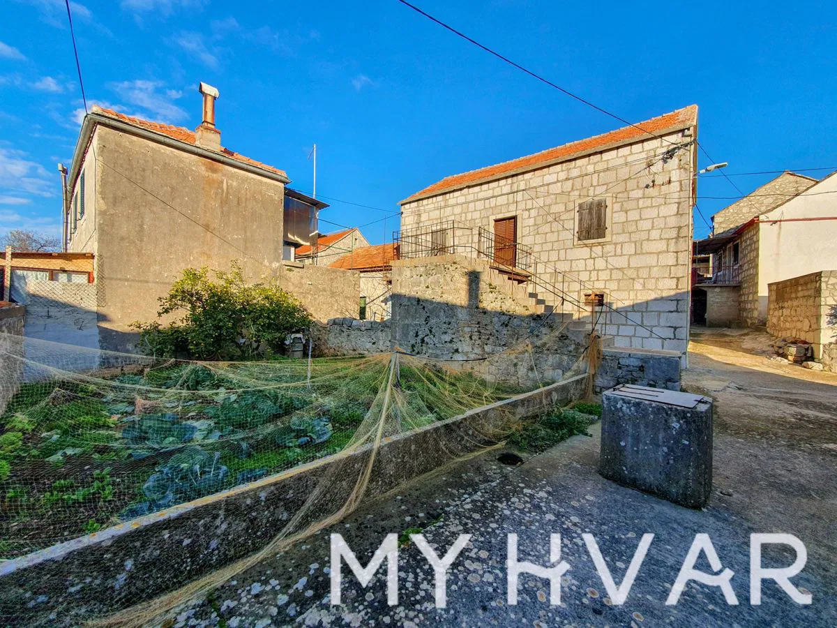 Kamena kuća u Zastražišću
