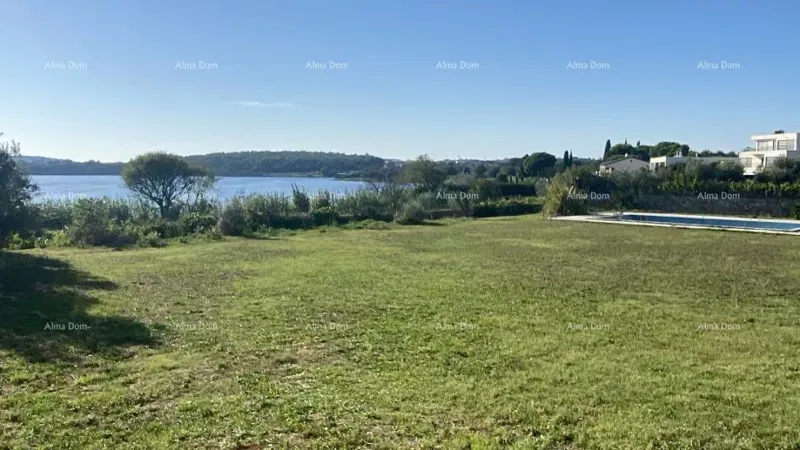 POMER, first row to the sea, house with building land and project for a luxury villa – 3