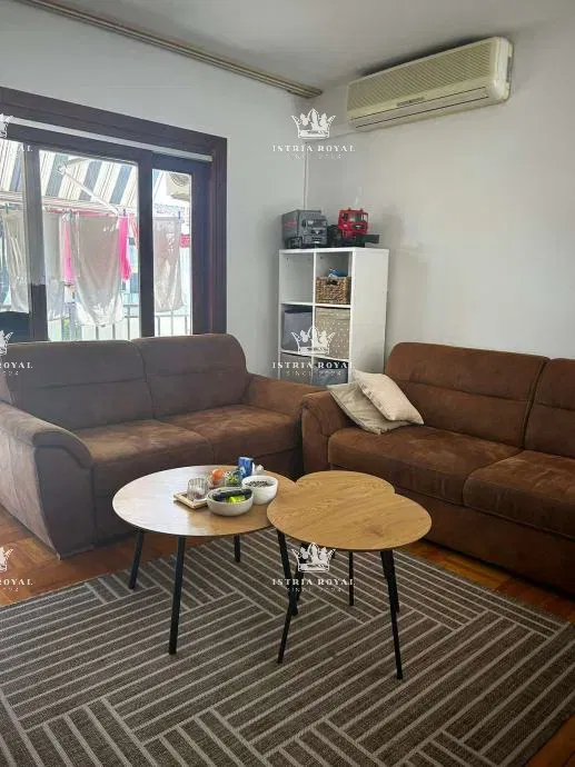 Istra, KURZFRISTIGES ANGEBOT! Poreč, Wohnung 71m2, 2 Schlafzimmer + Wohnzimmer, zwei Terrassen, Abstellraum