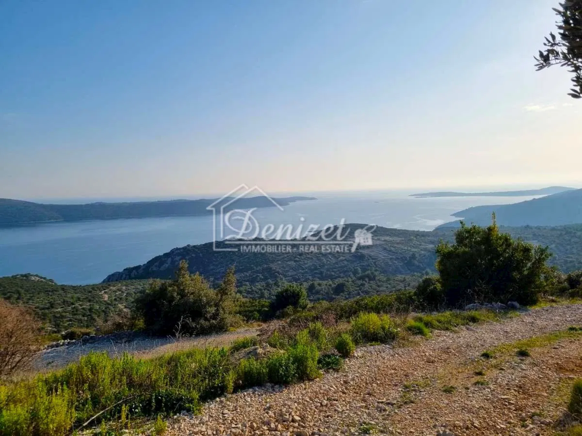 Marina, Vinišće, zemljište od 2342 m2 s pogledom na more