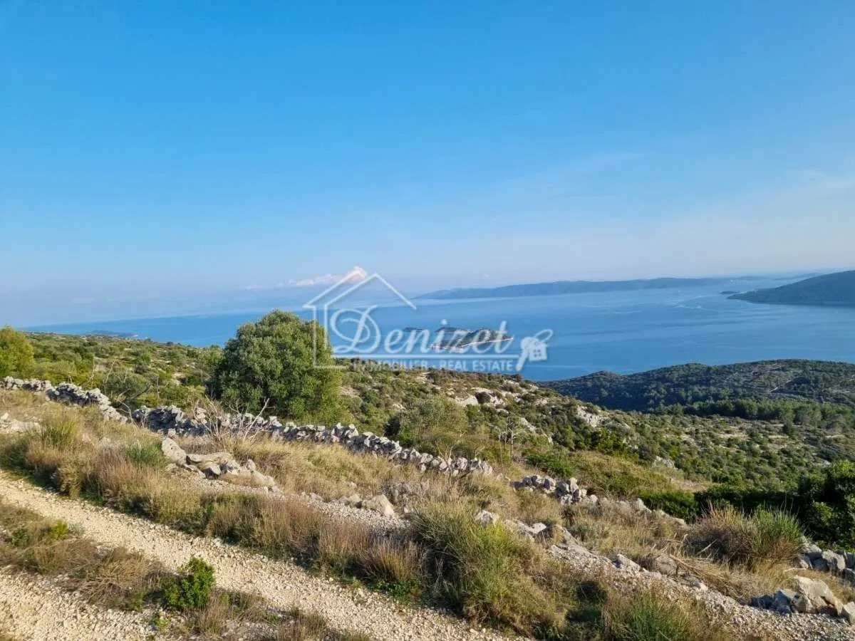Marina, Vinišće, zemljište od 1601 m2 na prodaju