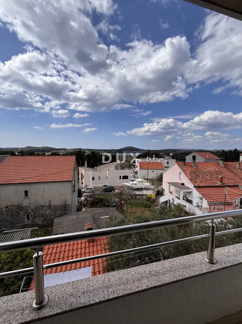 ŠIBENIK, CRNICA – Duplex apartment with view and garage, 250 m² – 3