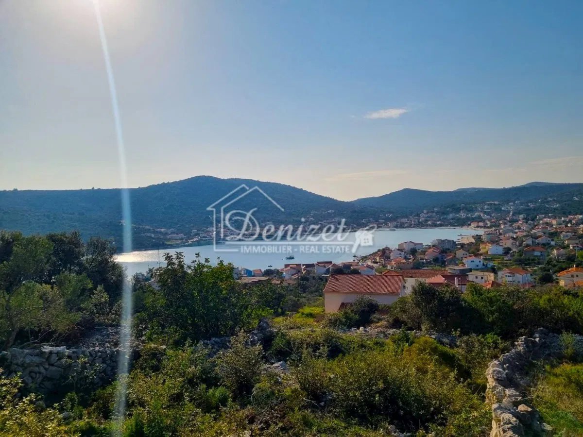 Marina, Vinišće, Građevinsko zemljište s pogledom na more na prodaju