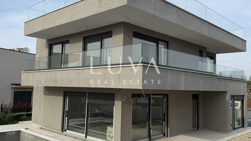 Poreč, modern önálló ház medencével és tengerre néző kilátással, 233 m² – 3