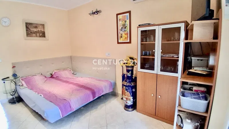 POREČ, ČERVAR PORAT, STUDIO APARTMENT ONLY 200 METERS FROM THE BEACH – 3