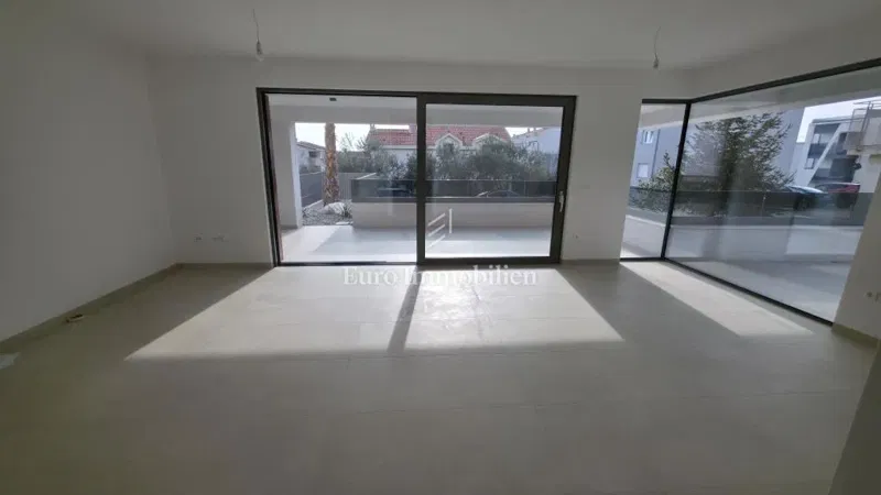 Appartamento con giardino privato, zona prestigiosa di Zara – 2