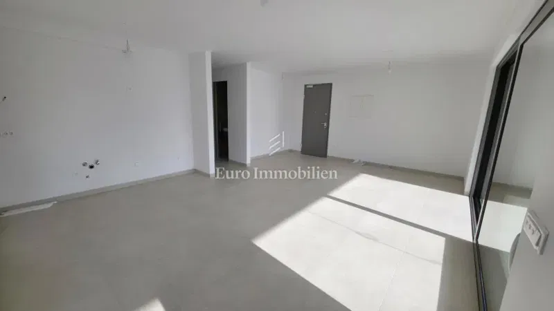 Appartamento con giardino privato, zona prestigiosa di Zara – 3