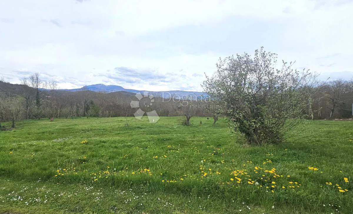 Építési telek Pićan, 766m2