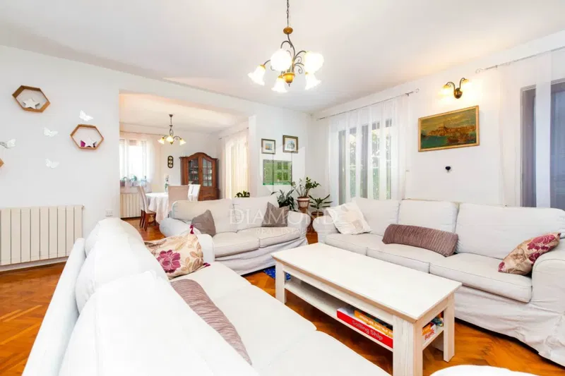 Rovinj, real estate for business and living in a prime location – 3
