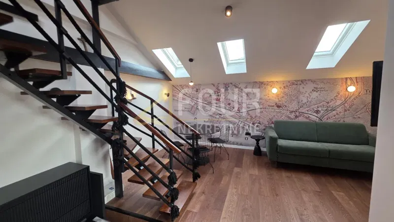 Rijeka, szélesebb Center, 1 hálószoba + nappali galériával, erkély – 2