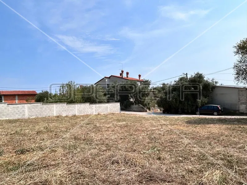 Building land 760m2 Ližnjan – 2
