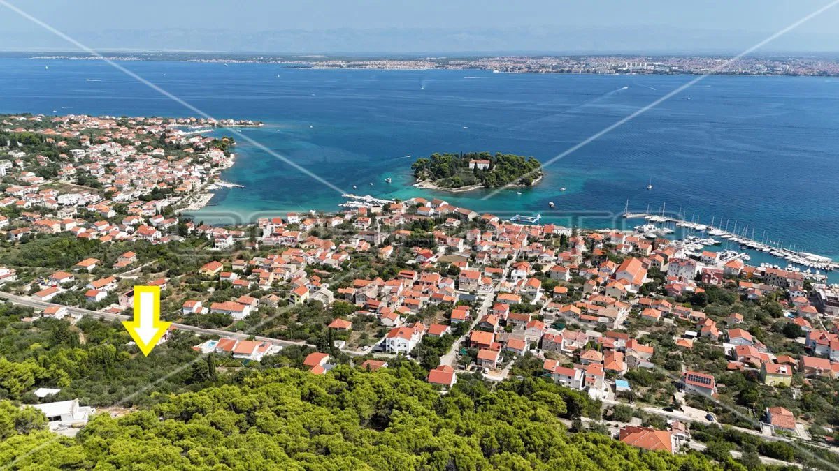 UGLJAN, PREKO – Terreno edificabile di 536 m² con vista panoramica sul mare e su Zara, ideale per costruzioni di lusso!